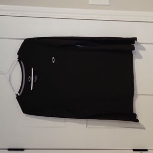 Women's Oakley dri-tech long sleeved tshirt in black, Size L. Silver O on front.